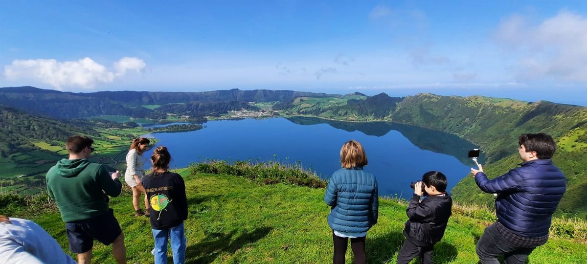 Van Tour - Lagoa do Fogo - Half Day - In the center of the island are the fascinating landscapes of Lagoa do Fogo...